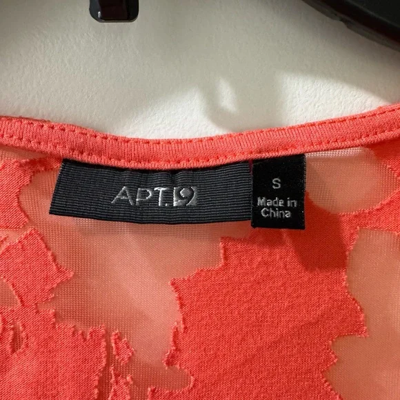 Elegant Coral Floral Women's Top - Picture 2 of 4